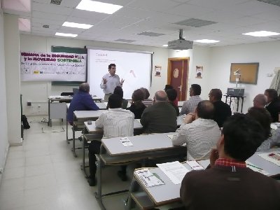 Personal de la UCO participa en un taller de seguridad vial