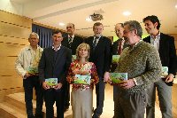 El libro ' 101 especies en el campus de Rabanales. Muestra de Fungi, flora y fauna', revela la rica biodiversidad de este mbito universitario.