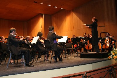 La Orquesta de Crdoba, con su directora a la cabeza, durante el concierto