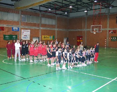 Presentadas las categoras inferiores de baloncesto pertenecientes al club filial A.D. Almanzor, con el que la UCO tiene una larga trayectoria de colaboracin.