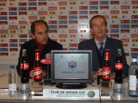 Lopez Murga (Izq) y Manuel Guilln durante la presentacin