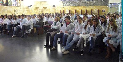 115 alumnos de Bachillerato de cinco centros de Crdoba y provincia han participado esta maana en la primera de las siete sesiones de Introduccin al Laboratorio Quimico programadas por la Facultad de Ciencias y el Vicerrectorado de Estudiantes de la UCO