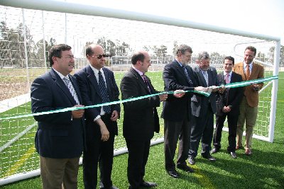 Inaugurados un campo de cesped artificial y un circuito de footing en el campus de Rabanales