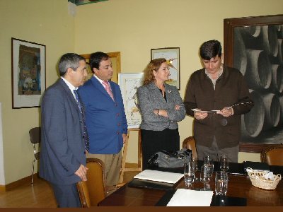 El Consejo Regulador de la Denominacin de Origen Montilla-Moriles y el Consejo Social de la UCO analizan acciones conjuntas entre el sector y la Universidad.