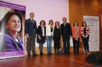 Foto de familia de autoridades asistentes al Feminario