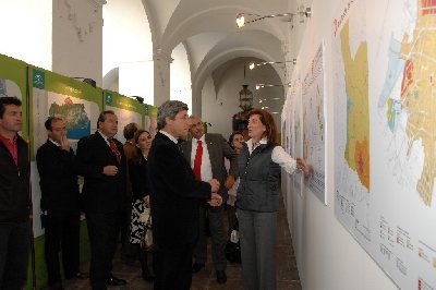 Inaugurada en el Palacio de la Merced la exposicin 'Cartografa y geomtica  como herramientas para una gestin eficiente del territorio'