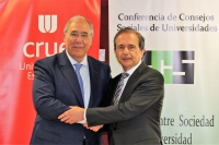 De izquierda a derecha, el presidente de Crue, Roberto Fernndez, y el presidente de la Conferencia de  Consejos Sociales, Antonio Abril