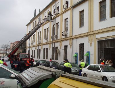 Simulacro de evacuacin general, por incendio, en la Facultad de Derecho y Ciencias Econmicas y Empresariales