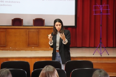 La investigadora Angélica Lozano durante su charla